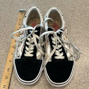 Vans lace up sneakers w/peanutsgang&hearts offwhite/blck/white/redheart  7W/5.5M